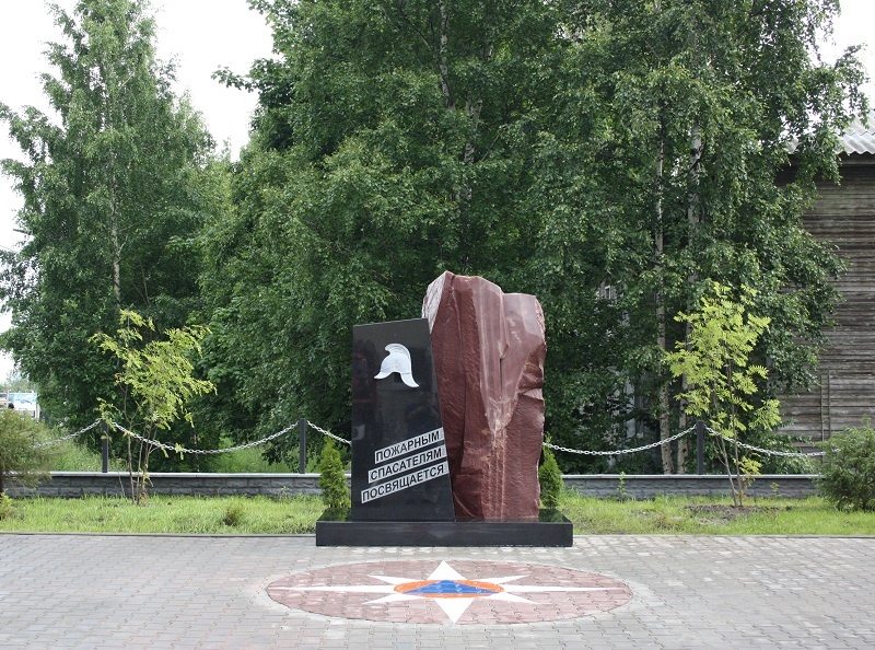 Памятник пожарным и спасателям Карелии