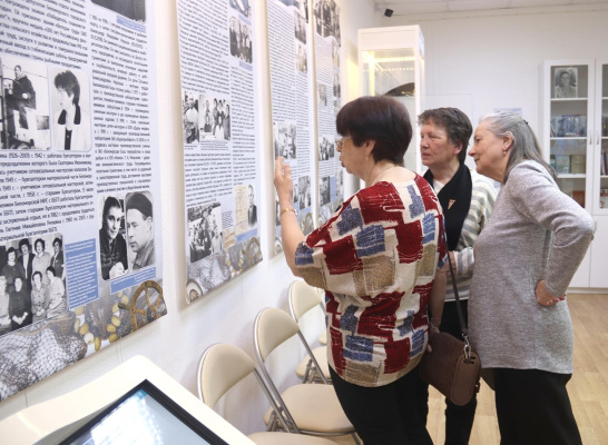 первые посетители выставки