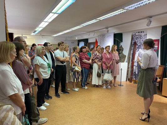 Первая экскурсия по выставке