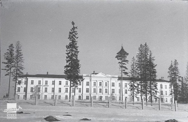 Здание строящейся республиканской больницы, 1956 год, /КГМ-61597/