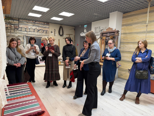 Марина Олеговна Ткач, руководитель Детского музейного центра, поделилась с гостями опытом работы по созданию инклюзивной среды