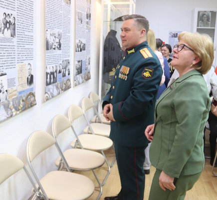 первые посетители выставки