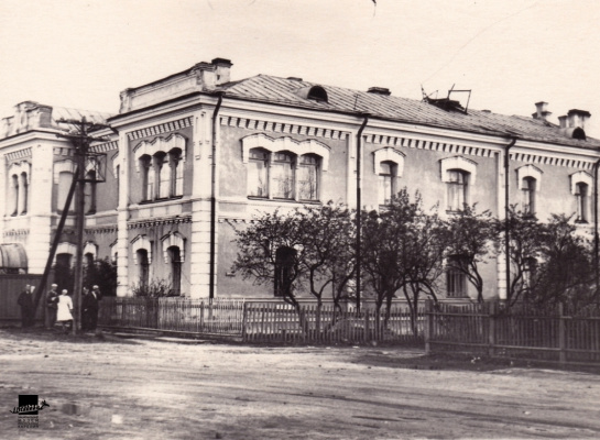 Фото. Здание хирургической поликлиники на ул. С.М. Кирова. 1960-е годы