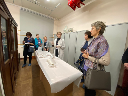 Во второй день сотрудники музейной сети Карелии посетили фондохранилище Музея изобразительных искусств Карелии.