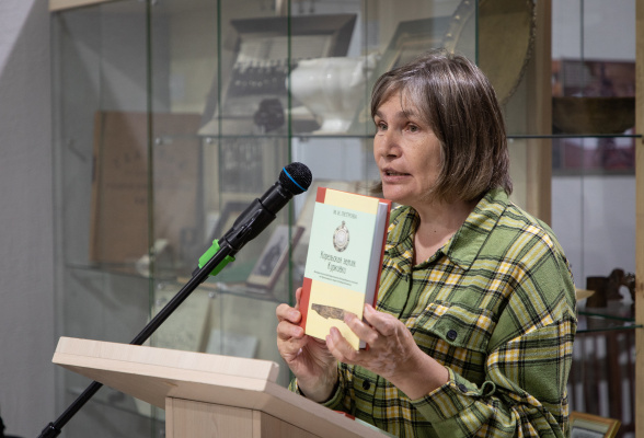 М.И. Петрова, директор Куркиёкского музейного центра, провела презентация книжных изданий